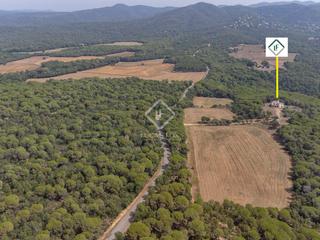 Masia a Llagostera. Casa rural de 5 dormitorios con jardín de 3.919m en venta en el