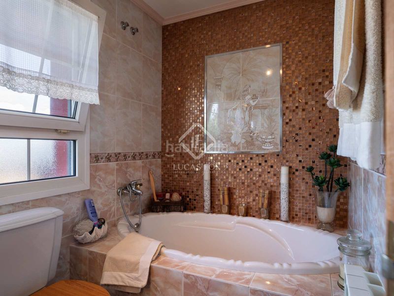 Foto f592821e-e62b-4b99-a60e-a22d37e36560. Xalet amb aparcament piscina a Palau Girona