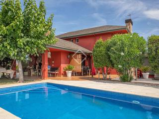 Chalet in Palau. Casa  villa en excelentes condiciones de 5 dormitorios en venta