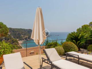 Xalet a Santa Maria de Llorell. Villa en excelentes condiciones de 4 dormitorios en venta en mar
