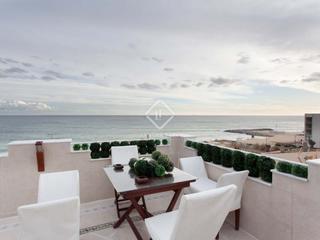 Xalet a Caldes d´Estrac. Casa señorial catalogada junto al mar en venta, en la costa nort