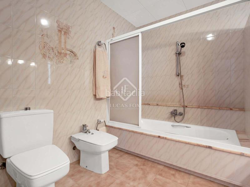 Foto 2d3fbdcc-be36-4983-818f-938dd01691b6. Chalet villa de estilo español de 5 dormitorios sobre una amplia parcela con vistas a mar y montaña en venta en Sant Cebrià de Vallalta