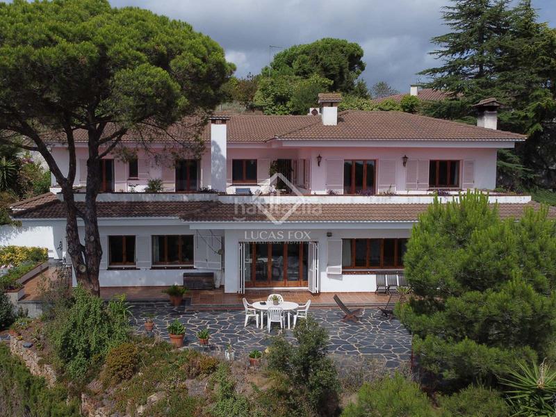 Foto 6076058f-3053-4473-8bf4-da831352f854. Chalet villa de estilo español de 5 dormitorios sobre una amplia parcela con vistas a mar y montaña en venta en Sant Cebrià de Vallalta