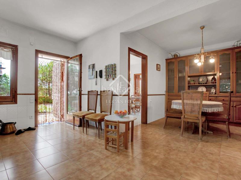 Foto 7896514a-2065-482d-bc06-0ca987e784c0. Chalet villa de estilo español de 5 dormitorios sobre una amplia parcela con vistas a mar y montaña en venta en Sant Cebrià de Vallalta