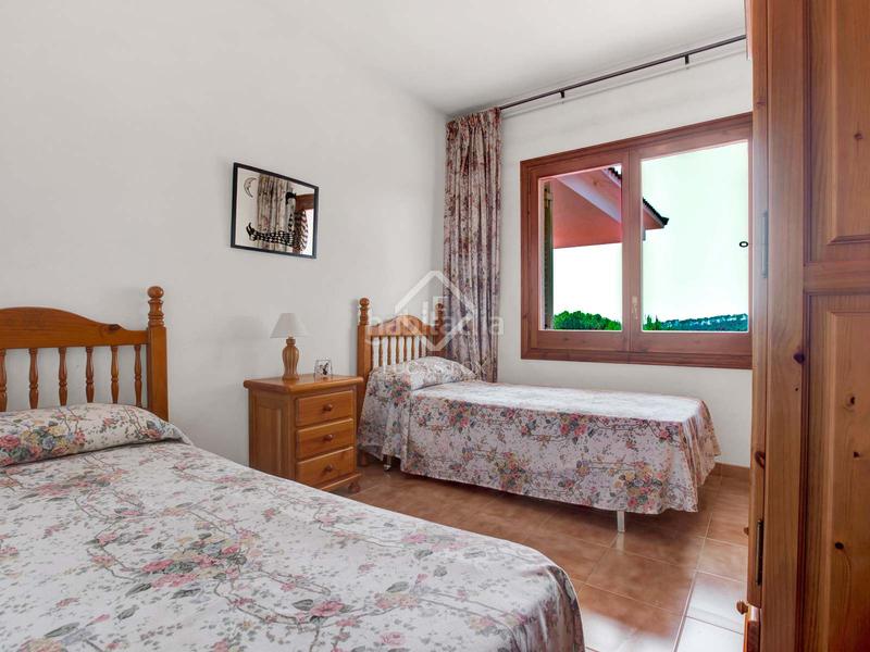 Foto 902bfa3b-f68b-4cad-9200-62baf500c717. Chalet villa de estilo español de 5 dormitorios sobre una amplia parcela con vistas a mar y montaña en venta en Sant Cebrià de Vallalta