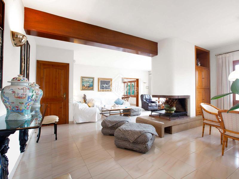 Foto e937d979-ecaa-471e-9433-9f6d7cdca302. Chalet villa de estilo español de 5 dormitorios sobre una amplia parcela con vistas a mar y montaña en venta en Sant Cebrià de Vallalta