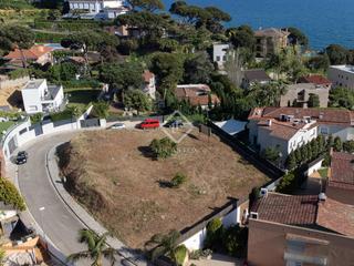 Finca rústica en Centre. Parcela de 659 m con vistas al mar, en venta en sant pol de mar,