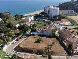 Finca rústica a Centre. Parcela de 659 m con vistas al mar, en venta en sant pol de mar,