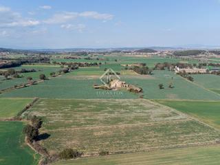 Masia a Corçà. Masía tradicional ampurdanesa para rehabilitar en venta en baix