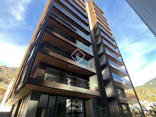 tic a Els Vilars dEngordany. Espectacular tico triplex en planta 20, de obra nueva de 3 dorm