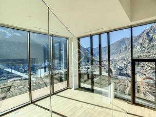 tic a Els Vilars dEngordany. Espectacular tico triplex en planta 20, de obra nueva de 3 dorm