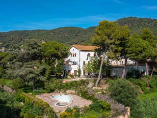 Chalet à Premià de Dalt. Amplia villa con encanto con vistas al mar en venta en premià de