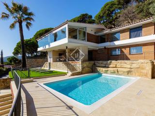 Chalet in Cabrils. Encantadora casa familiar en excelentes condiciones con fabulosa