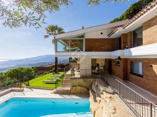 Chalet à Cabrils. Encantadora casa familiar en excelentes condiciones con fabulosa