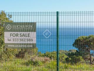 Finca rústica en Santa Maria de Llorell. Parcela en venta en urbanización privada junto a la playa, en to