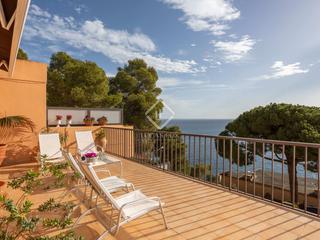 Chalet in Llafranc. Casa adosada con vistas frontales al mar y a poca distancia a pi