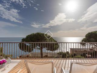 Chalet en Llafranc. Casa adosada con vistas frontales al mar y a poca distancia a pi