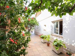 Xalet a La Miranda. Casa unifamiliar a reformar de 6 dormitorios con garaje y jardín