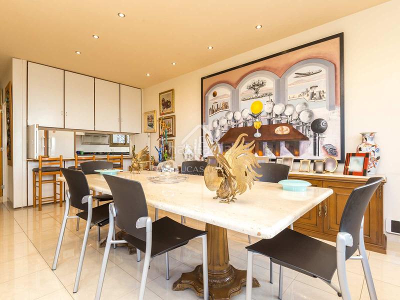 Foto 2f5f335b-d96b-40c2-97ba-11b828b92cbc. Xalet amb aparcament piscina a La Plana-Bellsoleig Sant Just Desvern