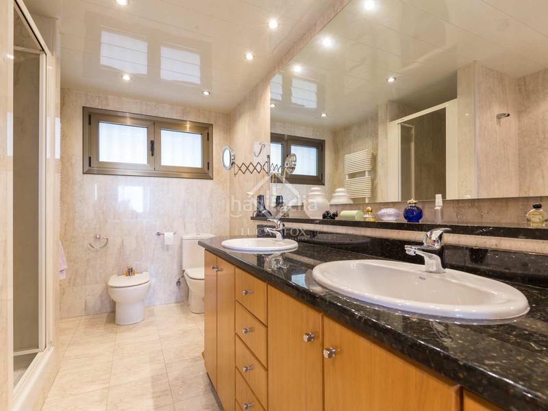 Foto 3353538b-6e44-4782-afba-cfe5caa68e0d. Xalet amb aparcament piscina a La Plana-Bellsoleig Sant Just Desvern