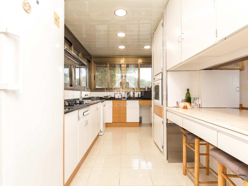 Foto 3d7d6a24-091f-4f35-8501-494cb7957def. Xalet amb aparcament piscina a La Plana-Bellsoleig Sant Just Desvern