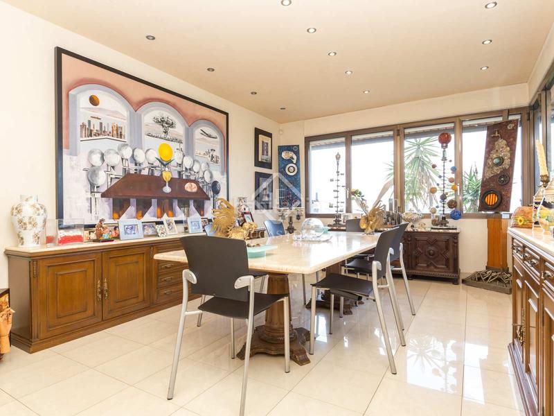 Foto 4ad622e1-b3bc-4c49-bfdd-01ddb36868a4. Xalet amb aparcament piscina a La Plana-Bellsoleig Sant Just Desvern