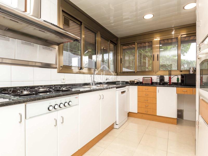 Foto 91ce57f7-8bdb-45d9-a834-cd0dc535f520. Xalet amb aparcament piscina a La Plana-Bellsoleig Sant Just Desvern