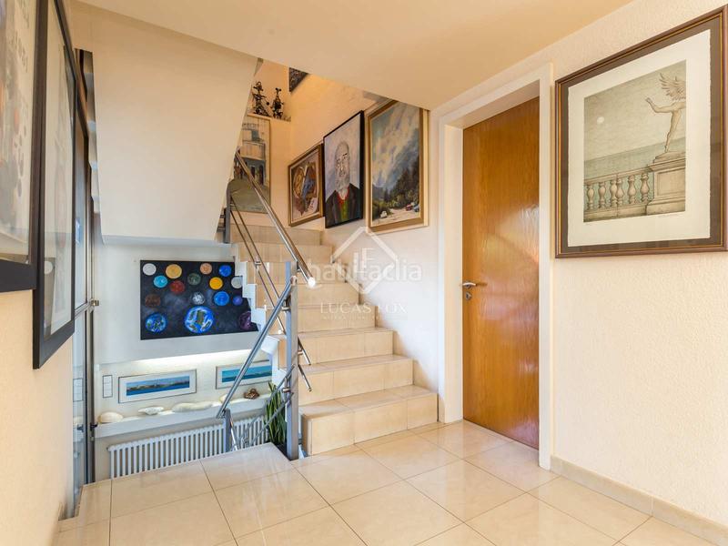 Foto a84b0988-81f1-4d05-9f1f-47fa23975f7e. Xalet amb aparcament piscina a La Plana-Bellsoleig Sant Just Desvern