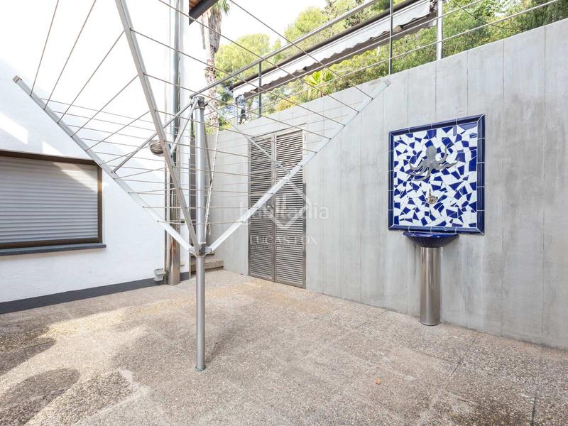 Foto ab9fc58c-41ea-42a3-9ee0-41bf0afcba6a. Xalet amb aparcament piscina a La Plana-Bellsoleig Sant Just Desvern