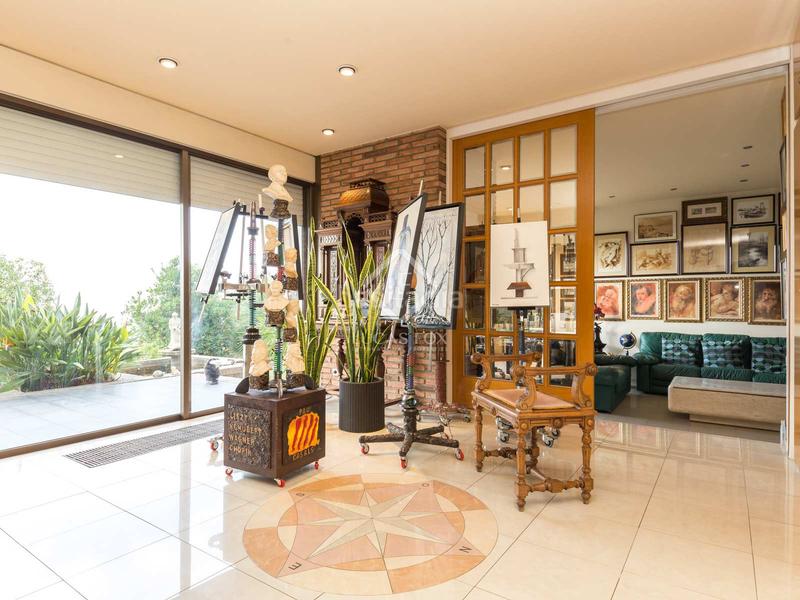 Foto bb0a28d7-0f5c-4dd5-bb69-4c611b53eb2b. Xalet amb aparcament piscina a La Plana-Bellsoleig Sant Just Desvern