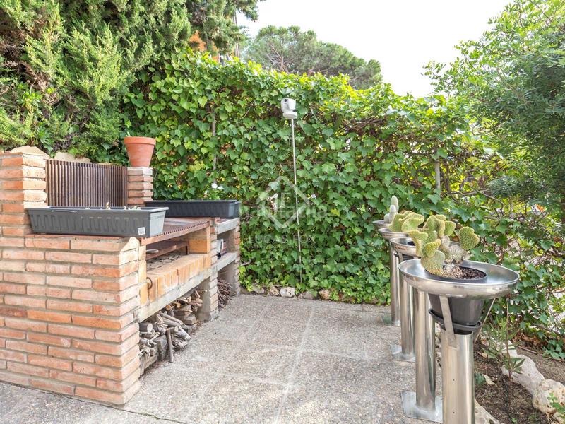 Foto c7a31eea-be82-4c80-9ad8-b0c66e8eb8f9. Xalet amb aparcament piscina a La Plana-Bellsoleig Sant Just Desvern