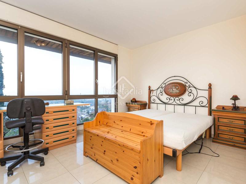 Foto da9883cf-10c7-47f0-b0d2-569ddff846ff. Xalet amb aparcament piscina a La Plana-Bellsoleig Sant Just Desvern