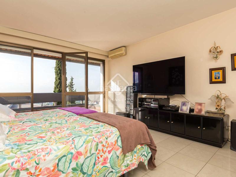 Foto f62a60f8-21ab-4b7e-8b75-2402cec2e8c7. Xalet amb aparcament piscina a La Plana-Bellsoleig Sant Just Desvern