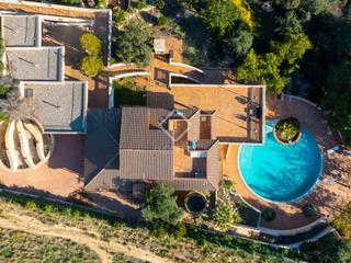 Chalet dans Alella. Casa  villa de 3 dormitorios en venta en alella, barcelona