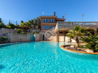 Chalet in Alella. Casa  villa de 3 dormitorios en venta en alella, barcelona