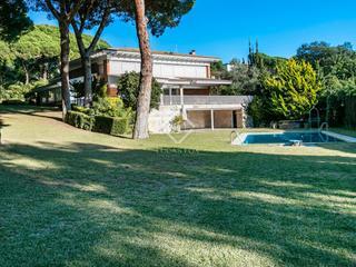Xalet a Bell-Aire. Terreno de 11.000m2 con dos casas independientes, sant andreu de