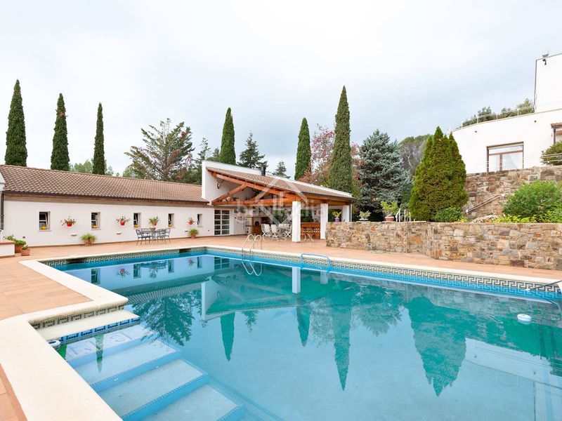 Foto 8e7199ae-8000-4660-8775-03d4e8caafc4. Xalet amb calefacció aparcament piscina a Matadepera