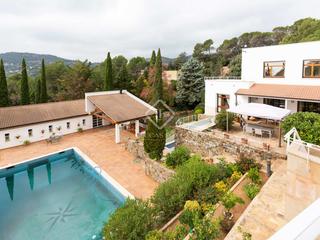 Xalet a Matadepera. Villa de 7 dormitorios con parcela de 3.736 m y espectaculares v