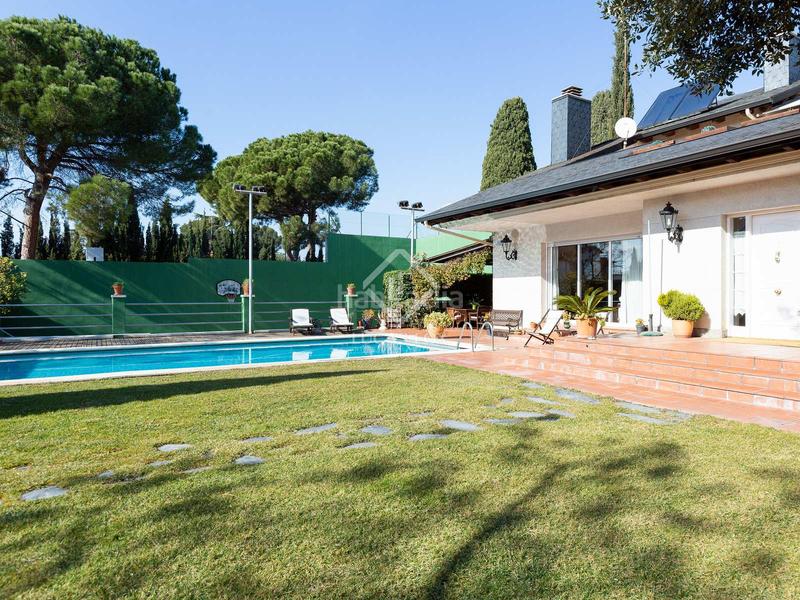 Foto c552ba1d-dfb4-469b-bcd1-f984e89dfc19. Chalet avec chauffage parking piscine dans Mira-sol Sant Cugat del Vallès