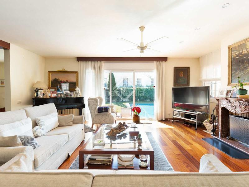 Foto d0b0f1c0-f314-4d18-ab4b-581bf627fe41. Chalet avec chauffage parking piscine dans Mira-sol Sant Cugat del Vallès