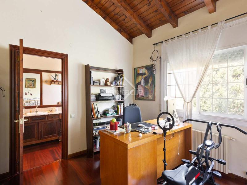 Foto d2ca2d66-d054-4db3-bd30-5d82d1f48554. Chalet avec chauffage parking piscine dans Mira-sol Sant Cugat del Vallès