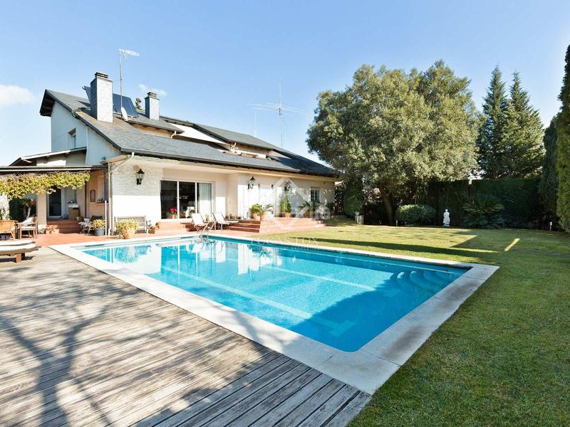Foto f3201924-9138-4e44-b532-53bda85c0d85. Chalet avec chauffage parking piscine dans Mira-sol Sant Cugat del Vallès
