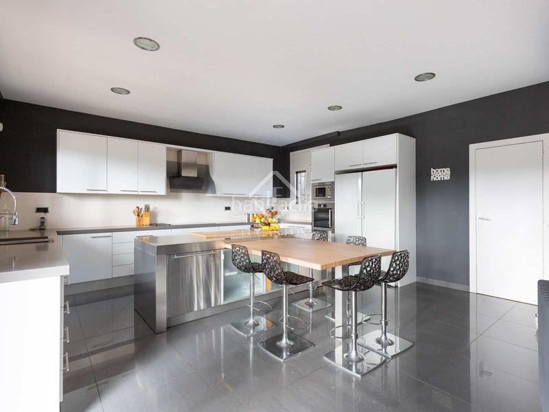 Foto 04e91bc2-64f9-4ab8-9def-cd2efec9857d. Chalet magnífica casa con vistas en venta en Valldoreix en Sant Cugat del Vallès