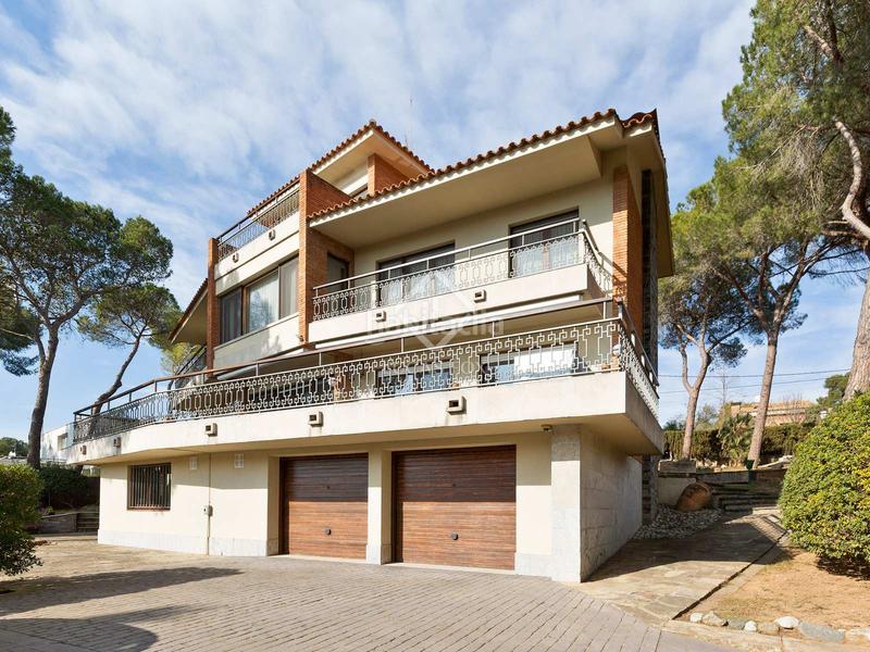 Foto 3b154b0d-9311-4d1f-93aa-acd10a516751. Chalet magnífica casa con vistas en venta en Valldoreix en Sant Cugat del Vallès