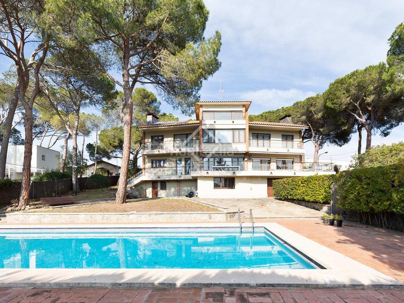 Foto dfa50a26-d8a4-41d1-9c44-a6f6fc1b206e. Chalet magnífica casa con vistas en venta en Valldoreix en Sant Cugat del Vallès