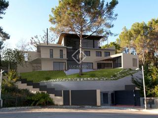 Chalet à Bellaterra. Parcela con proyecto de una casa con gran eficiencia energética