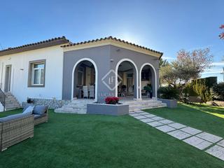 Xalet a Matadepera. Casa señorial de 5 dormitorios en venta en el centro de matadepe
