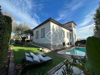 Xalet a Matadepera. Casa señorial de 5 dormitorios en venta en el centro de matadepe