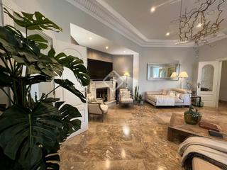 Chalet en Matadepera. Casa señorial de 5 dormitorios en venta en el centro de matadepe