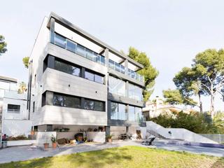 Xalet a Montmar. Villa en excelentes condiciones de 6 dormitorios con vistas en v